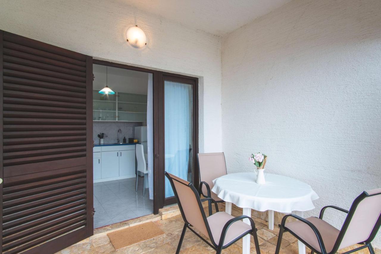 Ostaric Apartment Mandre Exterior photo