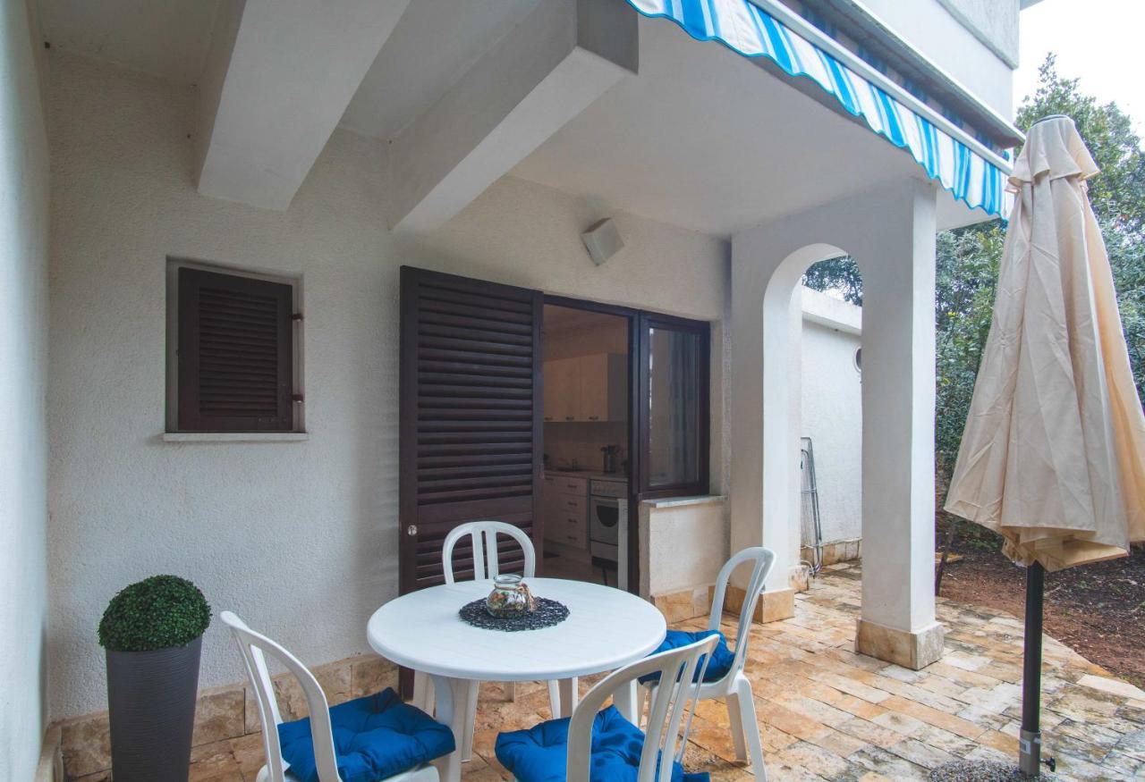 Ostaric Apartment Mandre Exterior photo