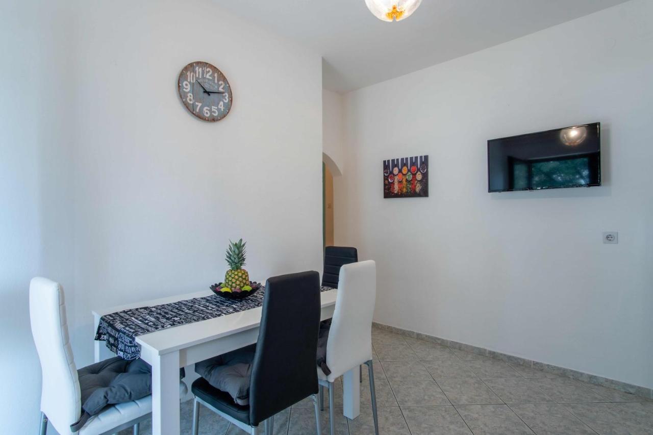 Ostaric Apartment Mandre Exterior photo