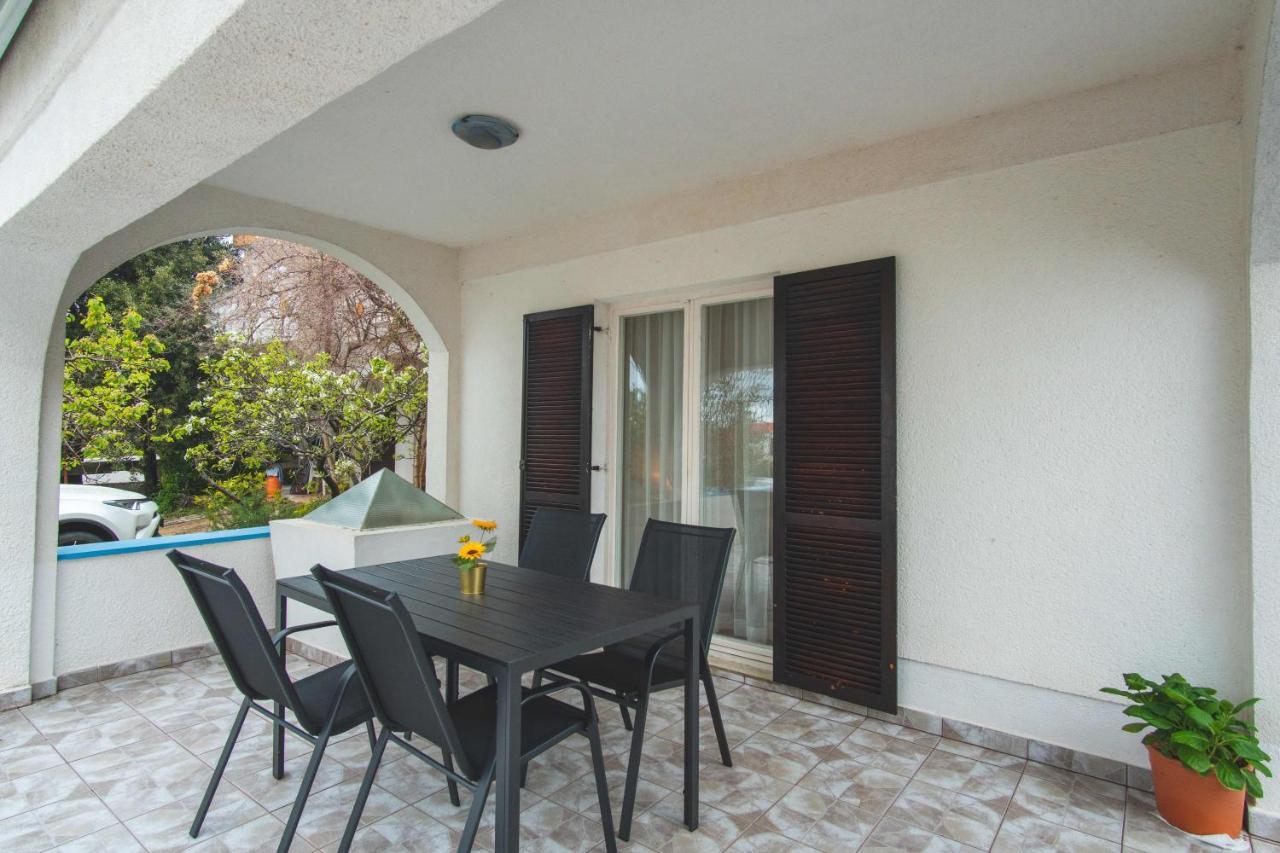 Ostaric Apartment Mandre Exterior photo
